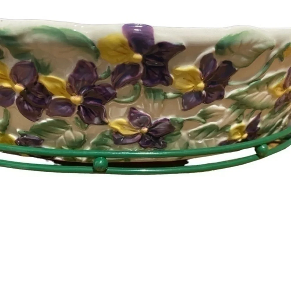 Temptation By Tara Violet Figural Floral Ceramic Bakeware With Lid and Wire Rack